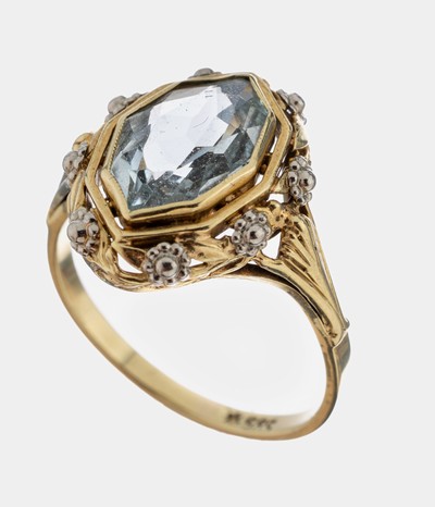 14 kt Gold Aquamarin-Ring, GG/WG 585/000, Ringkopf seitl. durchbrochen mit kl. WG Blüten, mittig facett. Aquamarin ca. 2.30 ct, RW 52, ca. 2.9 g, ...