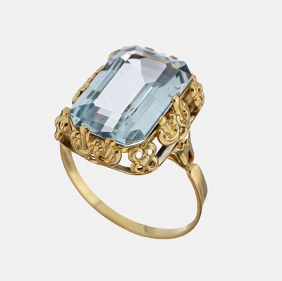 14 kt Gold Aquamarin-Ring, 1950er Jahre, GG585/000, Ringkopf seitl. durchbrochen, Aquamarin im Treppenschliff ca. 7.0 ct, RW 57, ca. 3.9 g