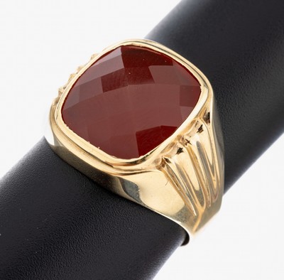 14 kt Gold Karneol-Herrenring, GG 585/000, Ringschultern gerillt, facett. Karneol, RW 66,ca. 6.1 g
