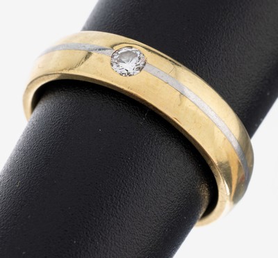18 kt Gold und Platin Brillant-Ring, GG 750/000 und Pt 950, Brillant 0.10 ct feines Weiß/if (Angaben grav.), RW 51, ca. 7.1 g