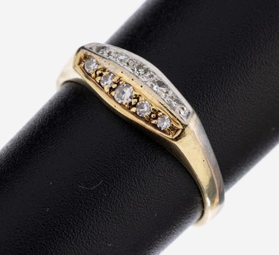 14 kt Gold Diamant-Ring, GG/WG 585/000, 10 8/8-Diamanten zus. ca. 0.14 ct (grav.) Weiß-l.get.Weiß/si (Reinheit grav.), RW 55, ca. 2.3 g