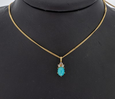 14 kt Gold Türkis-Anhänger, GG 585/000, ovaler Türkis-Cabochon, 3 farblose Strasssteine, an Kette, GG 585/000, L. ca. 45 cm, Federringschließe, ...