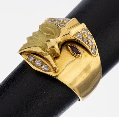 18 kt Gold Rubin-Brillant-Ring, GG 750/000,außergewöhnliche Gestaltung in Form einer Maske, z.T. matt. und pol., 17 Brillanten zus. ca. 0.20 ct ...