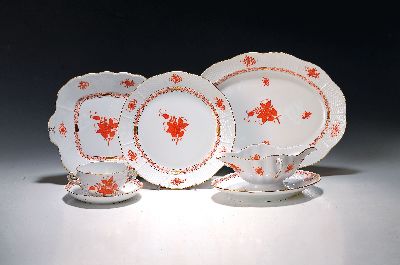 Speiseservice für 12 Personen, Herend Ungarn, Dekor Apponiy eisenrot, 12 flache Teller, 12 Suppentassen mit 12 Untertassen, runde Schale, eckige ...