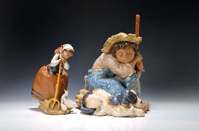 2 große Porzellanfiguren, Lladro Spanien, 20. Jh., dösender Hütejunge mit Hund, H. ca. 32cm, Rechenstiel restauriert, Mädchen mit Rechen und ...