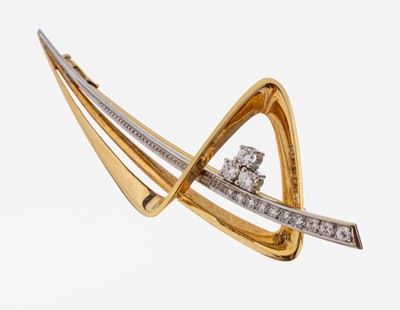 18 kt Gold Brillant-Brosche, GG/WG 750/000,13 in WG gefasste Brillanten zus. ca. 0.30 ct Weiß/si, abstrakte Form, ca. 7.8 g, ca. 6.5 x 2.7 cm