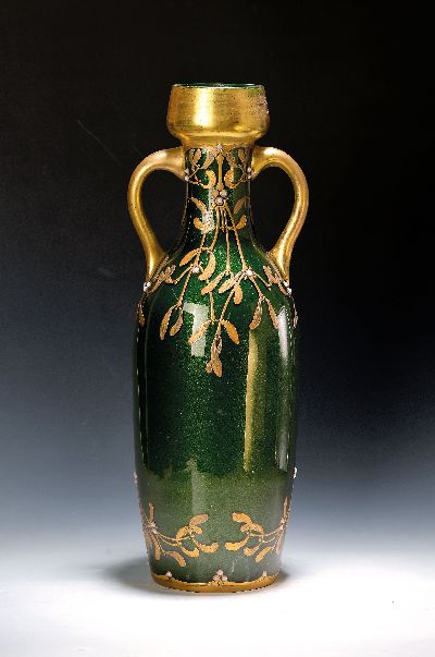 Große Jugendstilvase, Mont Joye, Legras, um 1910, flächig grüner Fond mit Pulvereinschmelzung (wohl Kupfer), weiße Glascabochons, Goldmalerei mit ...