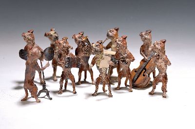 10-tlg. Boxerorchester, Wiener Bronze, Dirigent und verschied. Musiker, bunt staffiert, H.ca. 8.5/9.5 cm