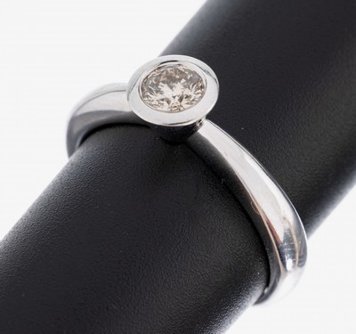 14 kt Gold Brillant-Ring, WG 585/000, Brillant ca. 0.40 ct get.-Braun/p1, sign. Fabiani, RW 58, ca. 4.8 g