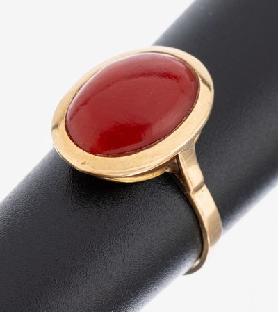 14 kt Gold Korallen-Ring, GG 585/000, ovaler Korallencabochon, RW 54, ca. 3.1 g, Versand nur innerhalb der EU