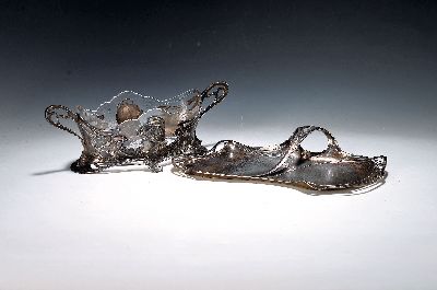 Jardiniere mit Glaseinsatz und Schale, WMF, um 1900, Jardiniere Nr. 590, reich verziert mit Frauenköpfen, geschliffener Glaseinsatz, Doppelhenkel, ...