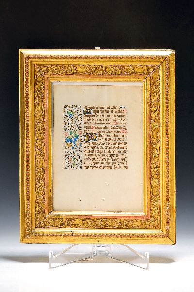 Handschrift aus einem Stundenbuch, 15. Jh., auf Pergament, floraler Dekor und teilweise verzierte Initialen, Altersspuren, ca. 21 x 15 cm, unter ...