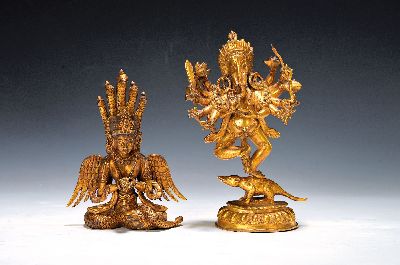Zwei indische Gottheiten, 20. Jh., Ganesha auf der Ratte stehend, Bronze, mit Attributen in den 12 Händen, Steinbesatz, H. ca. 18.5 cm ...