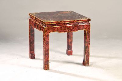 Beistelltisch, China, 20. Jh., Holz rot und schwarz lackiert, Platte bemalt mit Landschaft und Personen, ca. 51x51x51cm, EZ 2