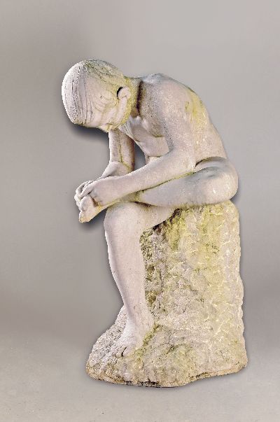 Große Skulptur eines Dornausziehers, Wolfgang Schwaiger Henndorf am Wallersee, aus sog. Untersberger Marmor, vollplastisch ausgearbeitet, leichte ...