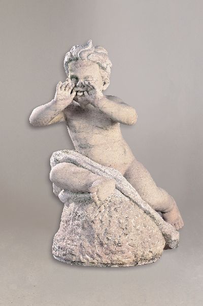 Skulptur eines frechen Jungen, Wolfgang Schwaiger Henndorf am Wallersee, aus sog. Untersberger Marmor, vollplastisch ausgearbeitet, Junge streckt die ...