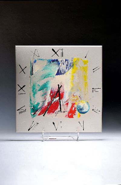 Öffler, Michael, geb. 1963, Künstler aus Meckenheim, Wanduhrenobjekt, Lack und Acryl auf MDF Platte, auf dem Stundenzeiger signiert, Quartzwerk, ...