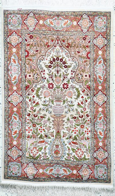 Hereke Seide fein signiert, Türkei, Ende 20.Jhd, reine Naturseide, ca. 110 x 70 cm, EHZ: 2