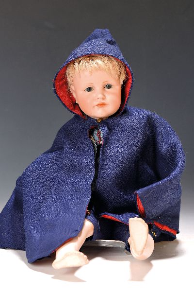 Porzellankopfpuppe, Kämmer & Reinhard, 114, um 1909, braune Schlafaugen, geschlossener Mund, blonde Mohairperücke, Gliederkörper, l. Gebr.-spuren, ...
