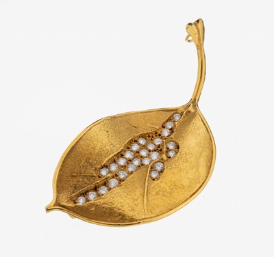 18 kt Gold Brillant-Brosche "Blatt", GG 750/000, 25 Brillanten zus. ca. 0.85 ct Weiß/vs-si, ca. 13.6 g, L. ca. 6.5 cm