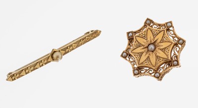 18 kt Gold Perl-Brosche, Österreich um 1880, GG 750/000 gepr., achtpassiger Aufbau, durchbrochen gearbeitet und grav., kl. Flussperlen, ca. 2.8 g, ...