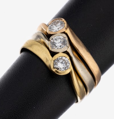 18 kt Gold Brillant-Ring, GG/RG/WG 750/000,3 Brillanten zus. ca. 0.40 ct feines Weiß- Weiß/vs, RW 50, ca. 4.2 g