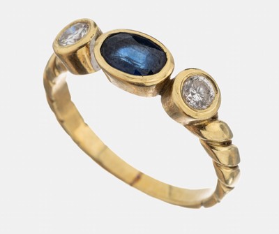 14 kt Gold Saphir-Brillant-Ring, GG 585/000gepr., mittig ovalfacett. Saphir ca. 0.65 ct, 2 Brillanten zus. ca. 0.20 ct Weiß/si, RW 52, ca. 3.3 g