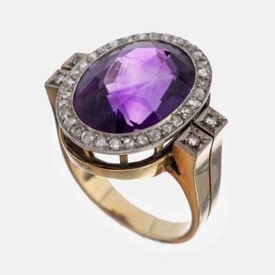 14 kt Gold Amethyst-Diamant-Ring, GG 585/000, Ringkopf aus älterem Zusammenhang um 1900, schauseitig Platin, Amethyst, l. berieben, ca. 8.00 ct, ...