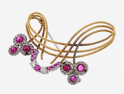 18 kt Gold Rubin-Diamant-Brosche, WG/GG 750/000, GG Kordelverzierung in abstrakter Form, 6 Rubincabochons und 7 rundfacett. Rubine zus. ca. 2.10 ct, ...