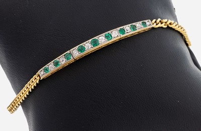 18 kt Gold Diamant-Smaragd-Armband, um 1920, GG 750/000, Mittelteil bewegl., schauseitigPlatin, 10 Altschliffdiamanten zus. ca. 0.28 ct Weiß/si-p, ...