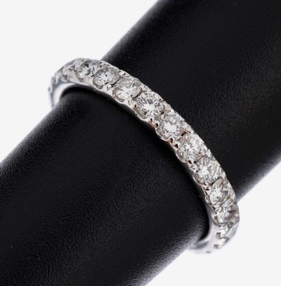 14 kt Gold Brillant-Memoryring, WG 585/000, 26 Brillanten zus. ca. 1.29 ct (grav.) feines Weiß-l.get.Weiß/vs-si, RW 54, ca. 2.2 g