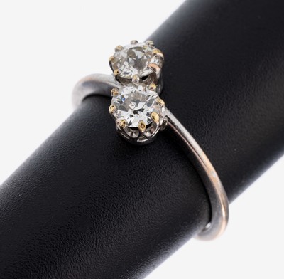 14 kt Gold Diamant-Ring, um 1900, GG 585/000 gepr., nachträglich rhod., 2 Altschliffdiamanten zus. ca. 0.90 ct Weiß/si, RW 54, ca. 2.1 g, Rhod. ...