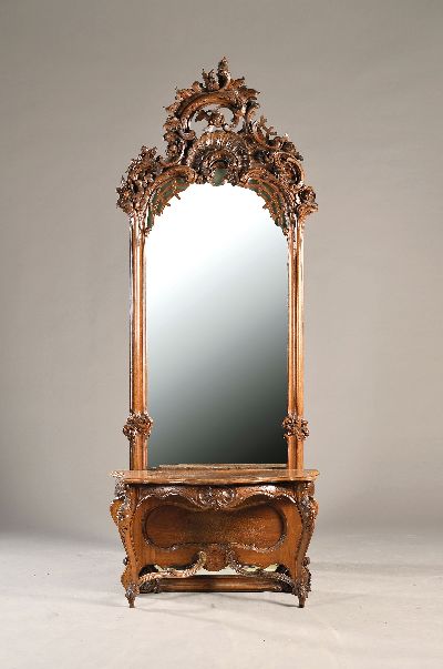 Großer Spiegel mit Konsole, um 1880, Mahagoni massiv, z.T. Furnier, obere Bekrönung reich geschnitzt mit floralen Ornamenten, ca. 222x84 cm, ...