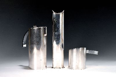 Kaffeekanne, Sahnegießer und Vase, Sabattini, Italien, Entwurf Lino Sabattini 1971, Metall versilbert, Kaffeekanne und Sahnegießer Stairs, H. ca. ...