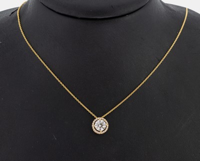 18 kt Gold Brillant-Collier, GG 750/000, bewegl. Anhänger, mittig Brillant ca. 1.23 ct Weiß(H)/si2, umgeben von 22 Brillanten zus. ca. 0.25 ct ...