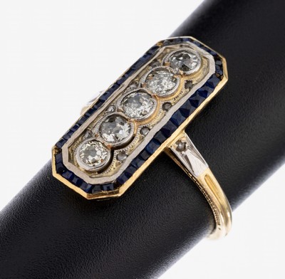 14 kt Gold Art Deco Diamant-Saphir-Ring, um 1920, GG 585/000, Ringkopf schauseitig Platin, mittig 5 Altschliffdiamanten zus. ca. 0.60 ct ...