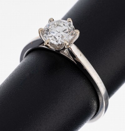 18 kt Gold Brillant-Ring, WG 750/000, Brillant 0.95 ct feines Weiß+(F)/lr, RW 56, ca. 3.0 g, DPL-Expertise für Brillant anbei