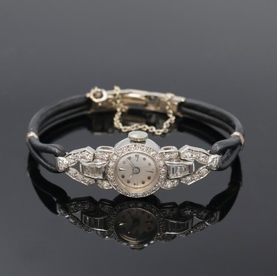 Diamantbesetzte Damenarmbanduhr in Platin/ Iridium mit Schließe in WG 585/000, Schweiz um 1950, Handaufzug, 2-tlg. Geh. m. bewegl. Anstößen, Boden ...
