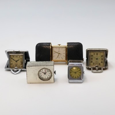 5 Reiseührchen verschiedener Marken, Schweiz/Deutschland 1930 bis 1970, alle Handaufzug, verschiedene Designs in verschiedenen Materialien, 1 x ...