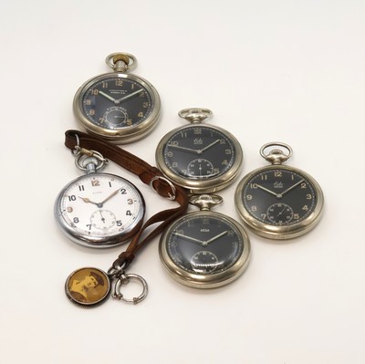 5 Militär-Taschenuhren im Nickelgehäuse, Schweiz um 1940, Geh. 4 x verschraubt, 1 x gedrückt mit Militärgravur, 4 x mit schwarzem ...