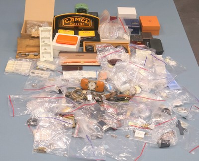 Großes Konvolut für Reparaturzwecke, diverse Teile für Armband-, Taschenuhren etc. verschiedener Hersteller, Uhren-Boxen, Armbänder, ...