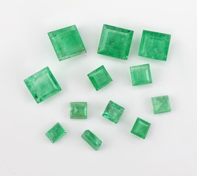 Lot 12 lose facett. Smaragde ca. 4.79 ct, in versch. Größen Farben und Formen