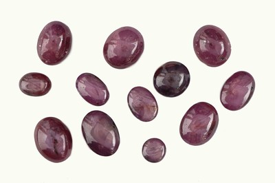 Lot 12 lose Sternrubin-Cabochons ca. 39.50 ct,in versch. Größen, Formen und Farbnuancen