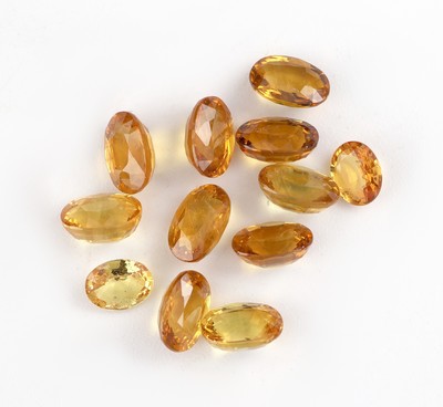 Lot 12 lose ovalfacett. gelbe Saphire zus. ca.8.40 ct, in versch. Größen und Farbnuancen