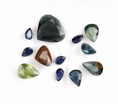 Lot 12 lose facett. Saphire zus. ca. 14.8 ct, in versch. Farben, Größen und Formen
