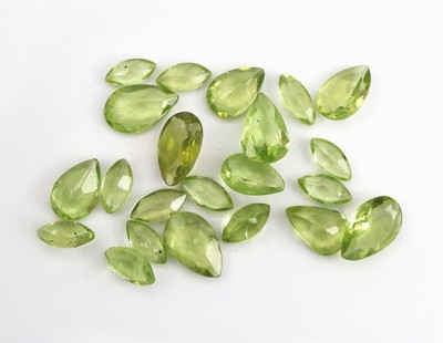 Lot 22 lose facett. Peridots zus. ca. 10.54 ct, in versch. Größen, Formen und Farbnuancen