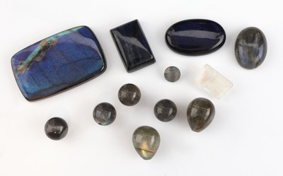 Lot 12 lose Labradorit-Cabochons zus. 107.80 ct, versch. Formen und Farben