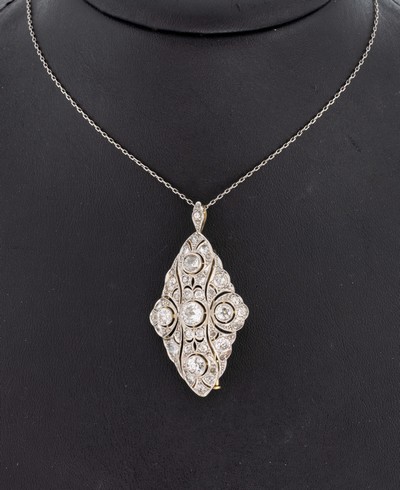 14 kt Gold Art Deco Diamant-Brosche, um 1920, GG 585/000 gepr., schauseitig Platin, qualitätvolle Verarbeitung, durchbrochen gearbeitet, 41 ...