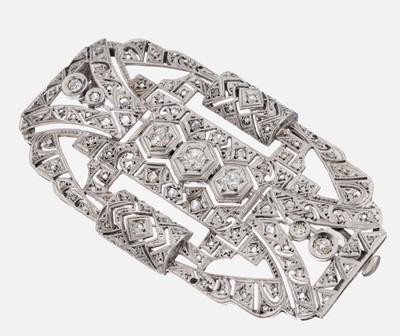 Platin Art Deco Diamant-Brosche, um 1930, Pt gepr., geometrisches Design, Altschliffdiamanten und Diamantrosen zus. ca. 3.0 ct ...