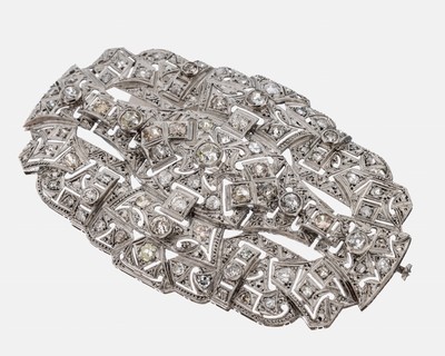 Platin Art Deco Diamant-Brosche, um 1930, Pt gepr., geometrisches Design, durchbrochen gearbeitet, Altschliffdiamanten zus. ca. 5.0 ct ...